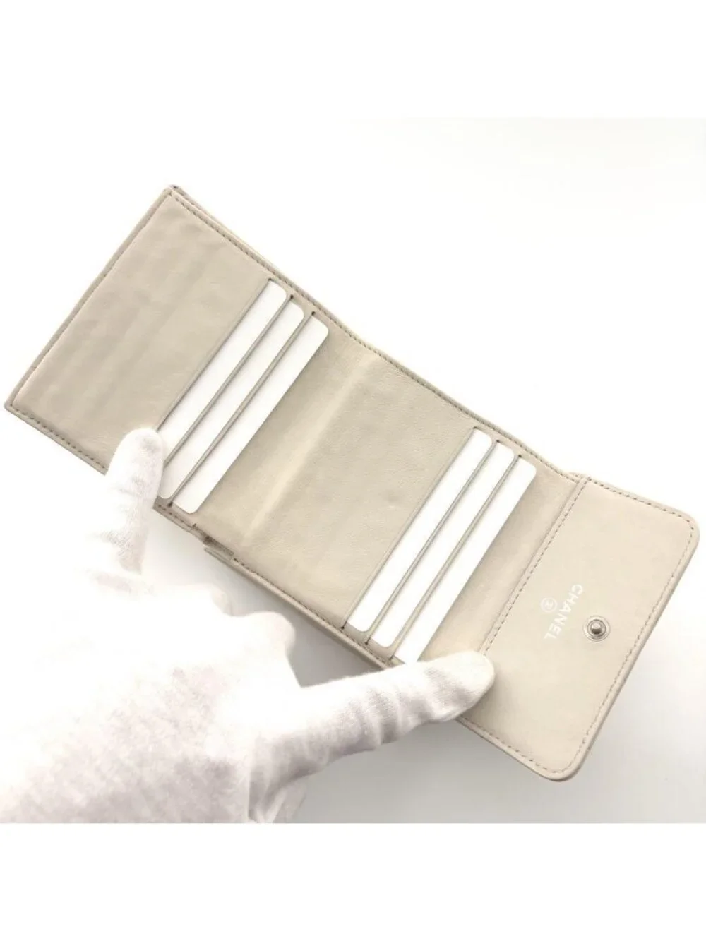 ★SOLD★ Chanel Wallet Shell Blanc Stitch Hook Trifold - Picture 4 of 13